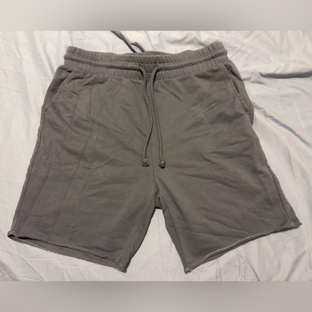 Mens H&M Regular-Fit Raw-Edge Hem French Terry Sweat Shorts - Dark Grey - Size M - Picture 8 of 11